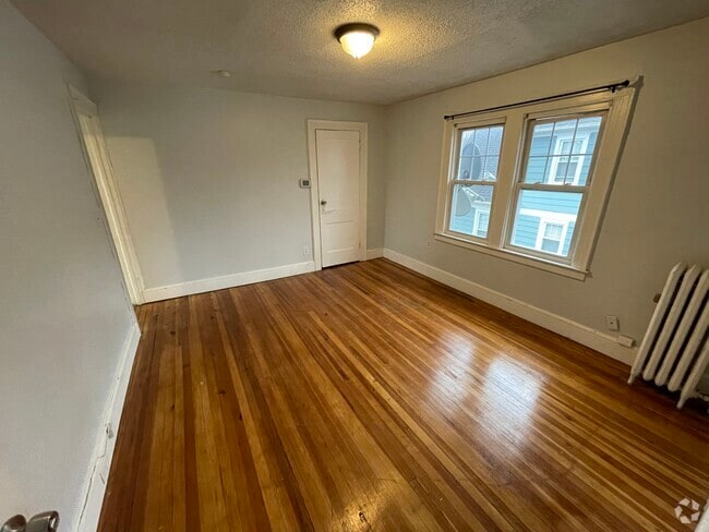 Building Photo - 39 Anthony St Unit 3 Rental
