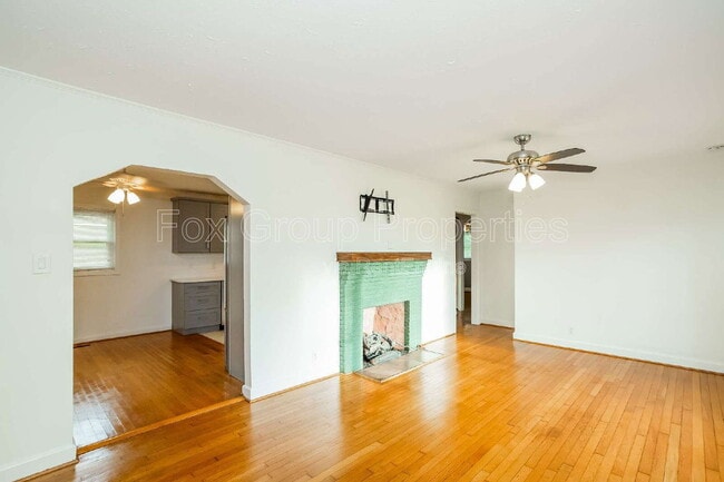 Photo - 1102 Woods Dr