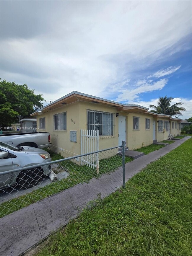 Building Photo - 3110 NW 19th Ave Unit 1