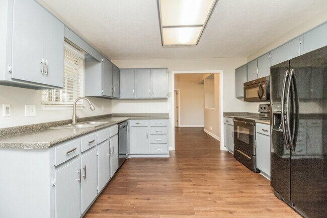 1033 Cedar Creek Village Rd