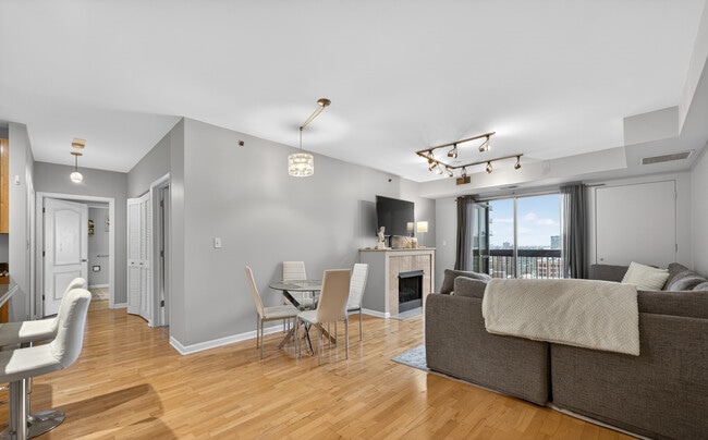 Photo - 1212 N Wells St Unit 1205