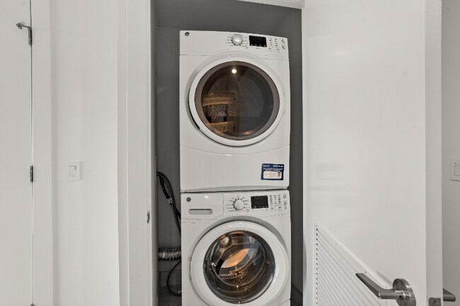 Photo - 169 W Elm St