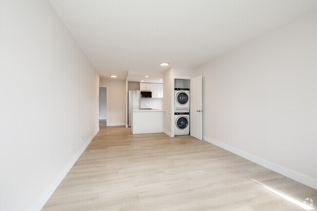 2BR, 1BA - 550SF - Living room - Le Vanguard