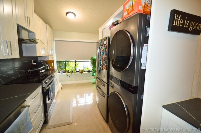 Photo - 2280 Poinsetta Ct