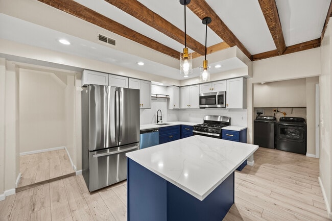 Building Photo - 16 School St Unit Front