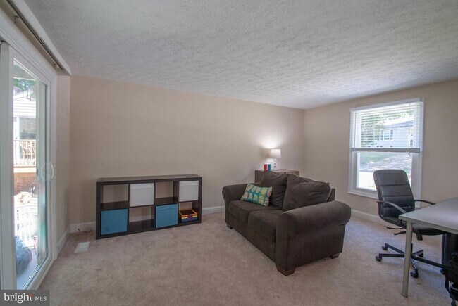 Photo - 637 Whittier Pkwy