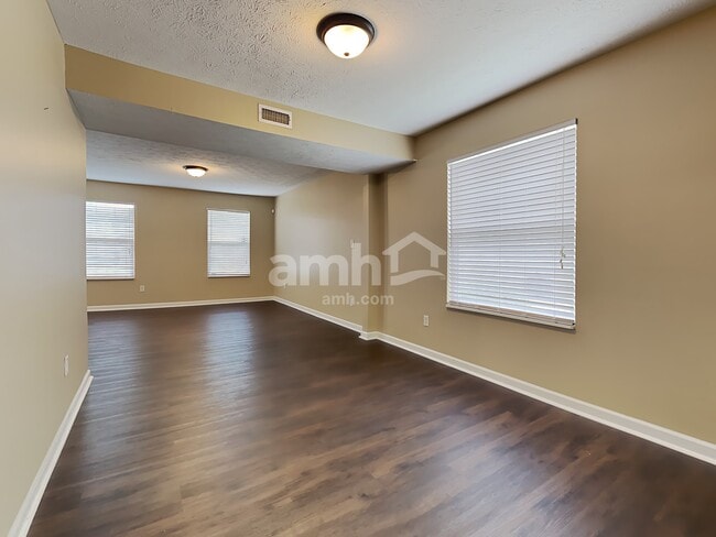 Photo - 6351 Hollingsworth Dr