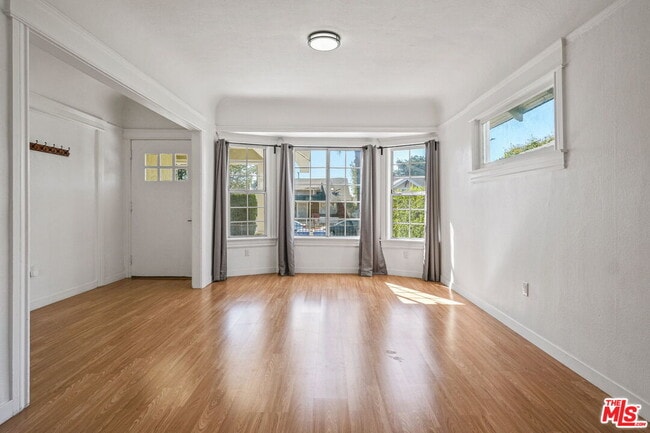 Photo - 2041 W 31st St