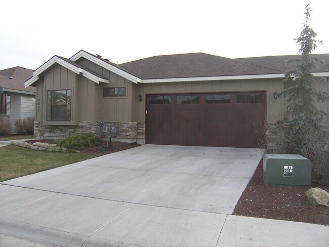 Photo - 2537 E Hidden Crk St