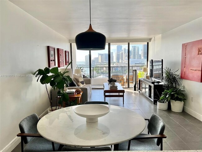 Photo - 555 NE 15th St Unit 14I