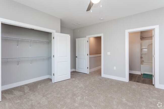 3BR, 3BA - 1695SF Magnolia - Upstairs Master 2