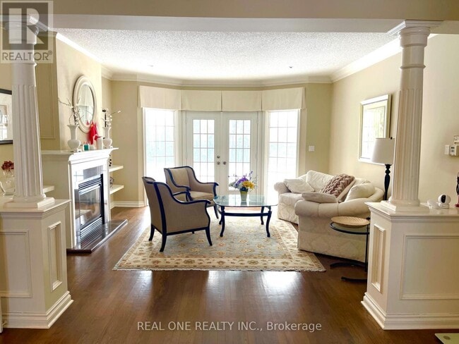Photo - 207 Kennedy St W