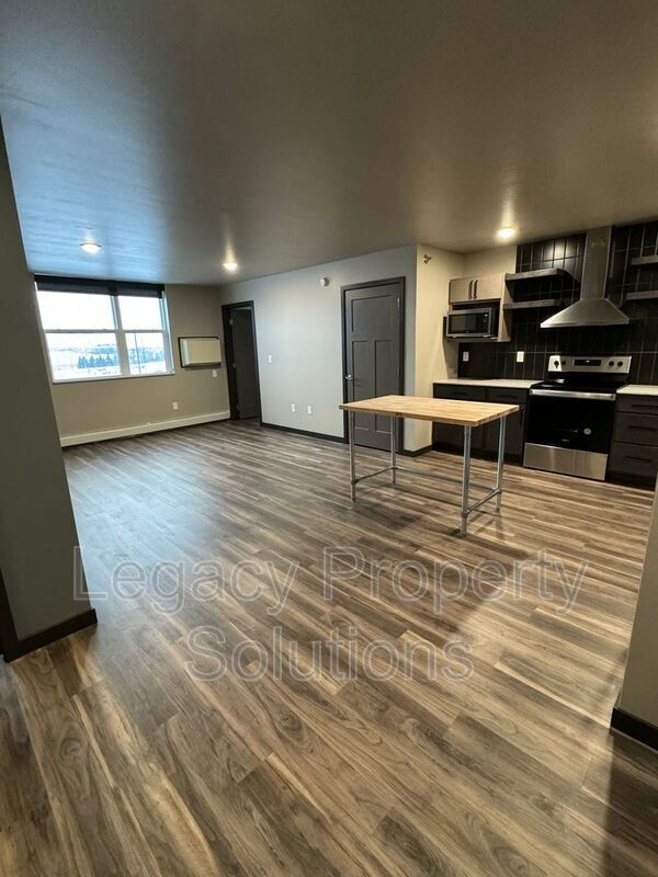 Photo - 226 E Greenfield Ln