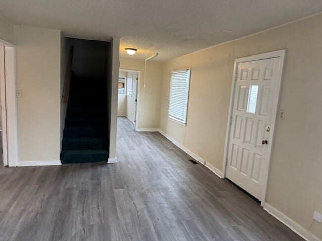 Photo - UNIQUE LAYOUT!! PRICED TO RENT