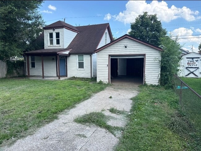 Now Available – Spacious 4 Bedroom Home in Granite City! - Now Available – Spacious 4 Bedroom Home in Granite City!