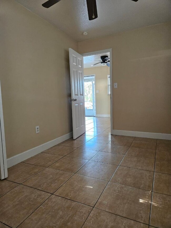 Photo - 1000 E Magnolia Ave