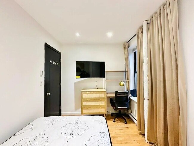 Photo - Furnished room/NOT APARTMENT Unit 2D