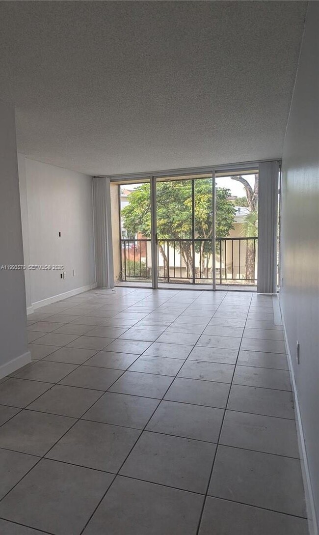 Photo - 8810 Fontainebleau Blvd Unidad 201