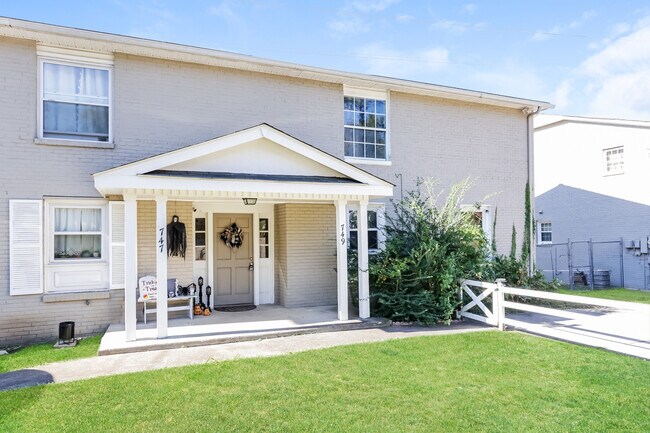 Photo - 749 Huntington Pkwy