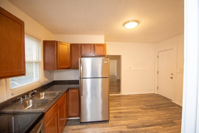 421 W Main St