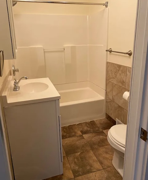 Photo - 860 Lancaster Ave