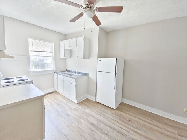 Photo - Spacious Three Bedroom House - MOVE IN TODAY!
