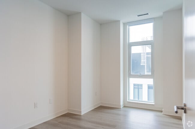 2BR, 2BA - 865SF - Bedroom