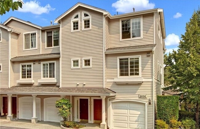 Building Photo - Bellevue Townhouse!!!