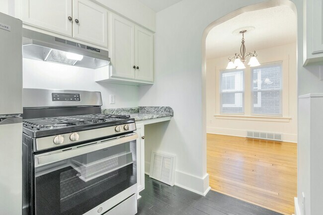 Photo - 836 E Dayton St Unidad 1