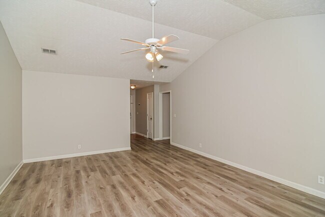 Photo - 3221 Lexmark Cir