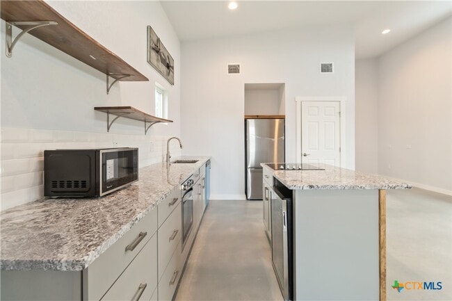 Photo - 462 Ledgeview Dr