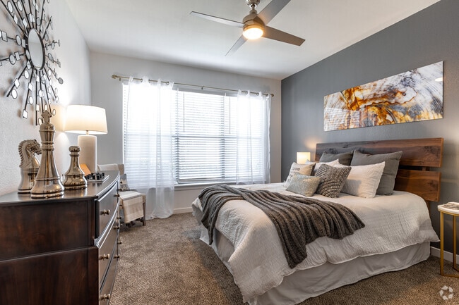 1BR, 1BA - 727SF