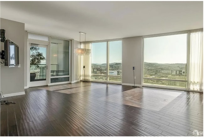 Building Photo - 425 1st Unit 1503