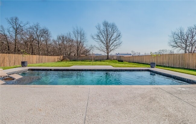 Photo - 605 Stone Ridge St