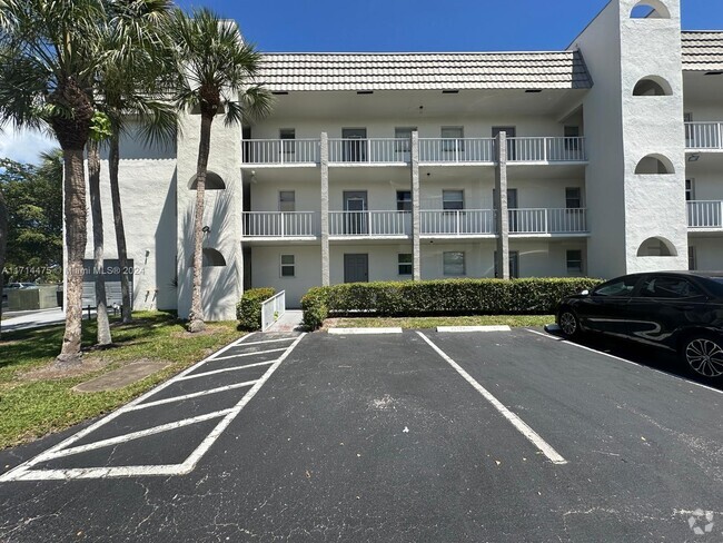 Building Photo - 8450 Sunrise Lakes Blvd Unit 107 Rental