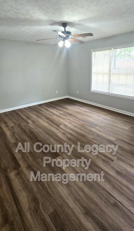 Photo - 700 Rosehip Ln Unit B