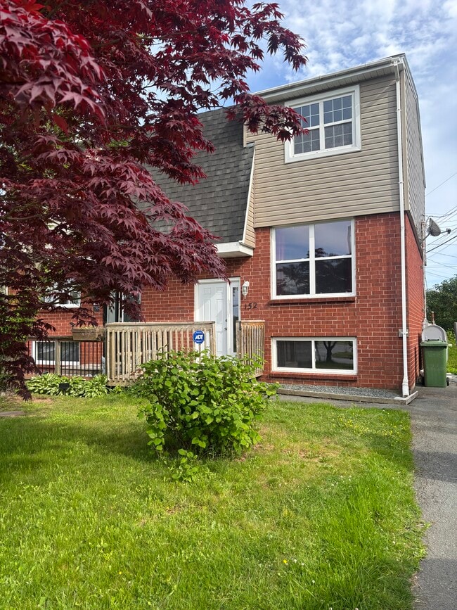Building Photo - 152 Hampton Green