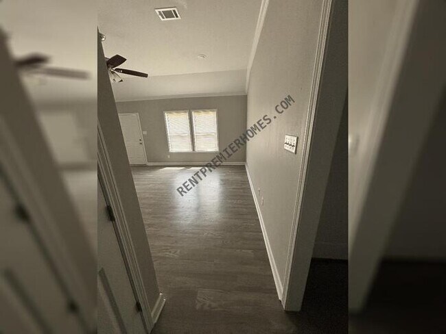 Photo - 18 Winchester Dr