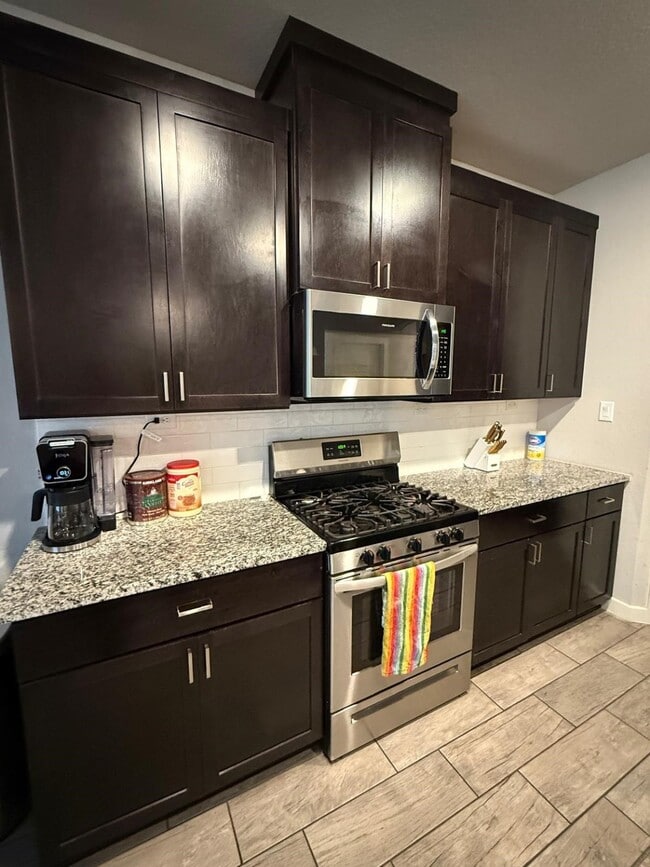 Photo - 740 Ft Leonard