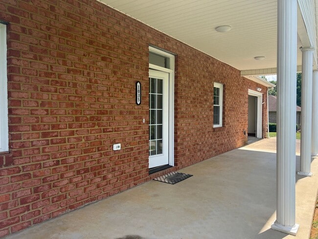 Photo - Stunning One Level Home located in central Johnson City!  <10 min drive to ETSU/VA Hospital/Hospi...