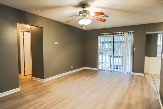 Photo - 209 Royal Dr