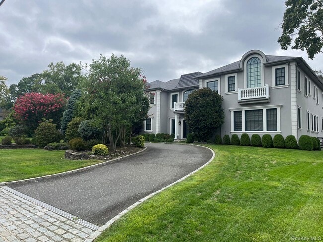 Photo - 302 Hewlett Neck Rd
