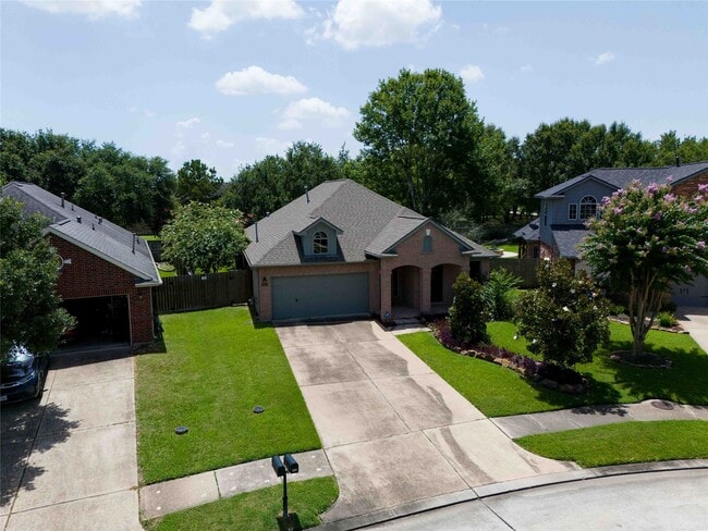 Building Photo - 421 Livingstone Ln