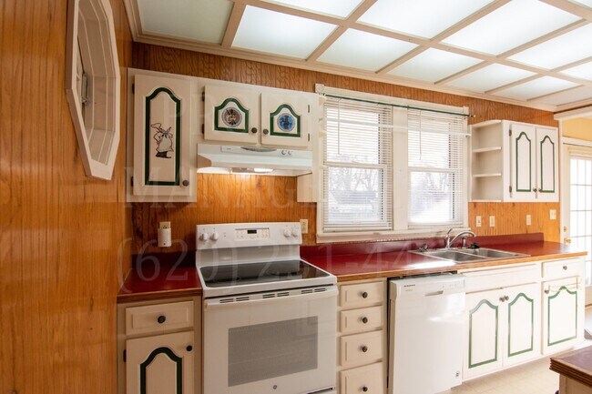 Photo - 5 Bedroom Home Located in Parsons, KS