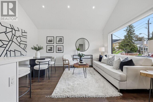 Photo - 568 Northcliffe Blvd