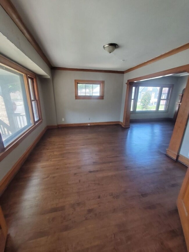 2480 W Keefe Ave