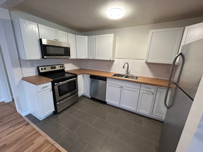 Building Photo - 755 E 104th St Rental