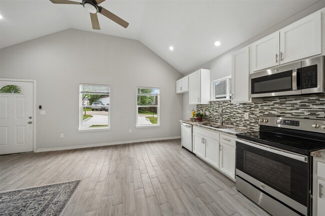 Photo - 396 Westchase St
