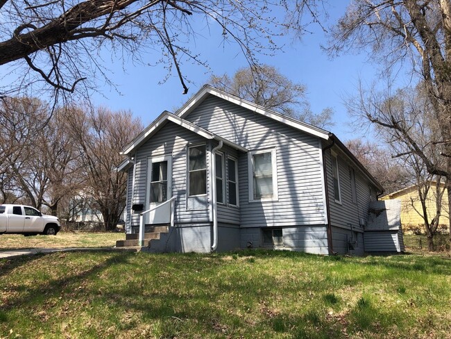 Building Photo - 3 Bed 1 Bath House for Rent