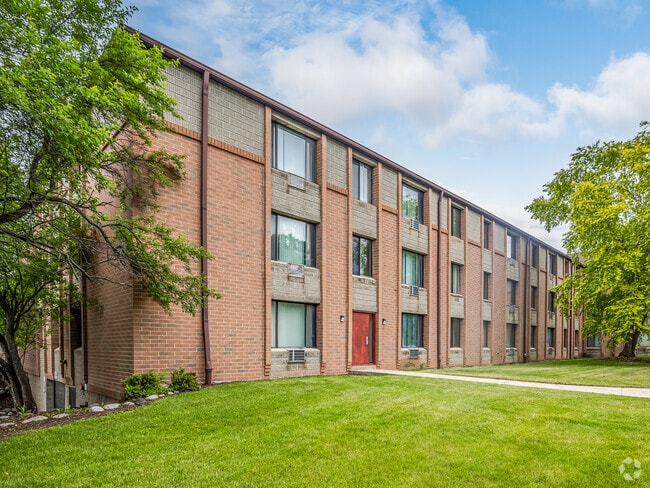 Primary Photo - Riverwood Court Apartments